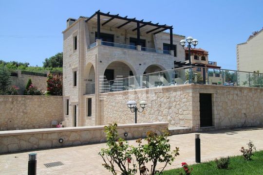 Villa en Εβρα