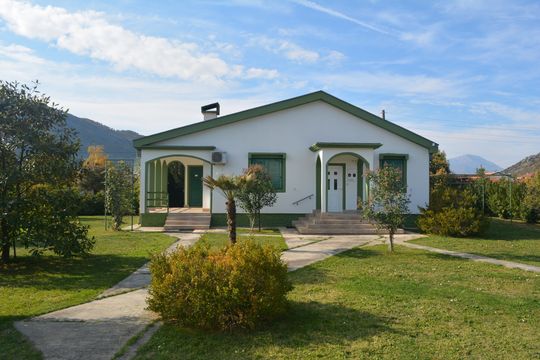 House en Podgorica (Titograd)