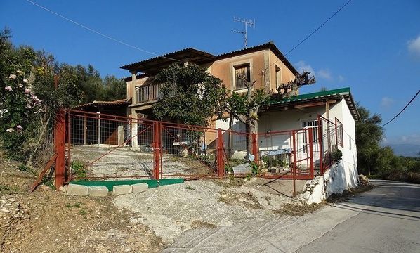 House en Achaea