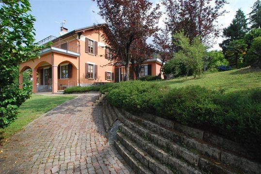 Villa en Arizzano