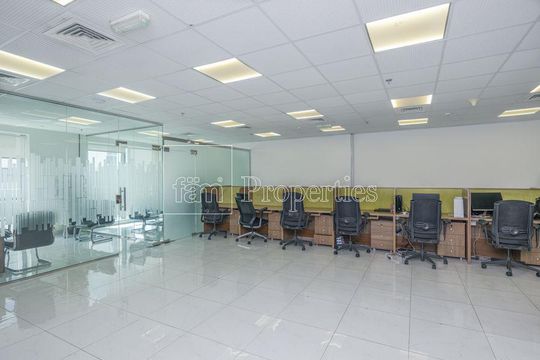 Oficina en Abu Dhabi Emirato