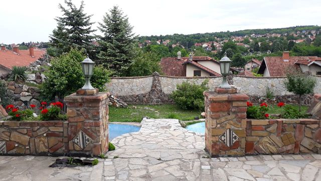 Villa en Sremska Kamenica